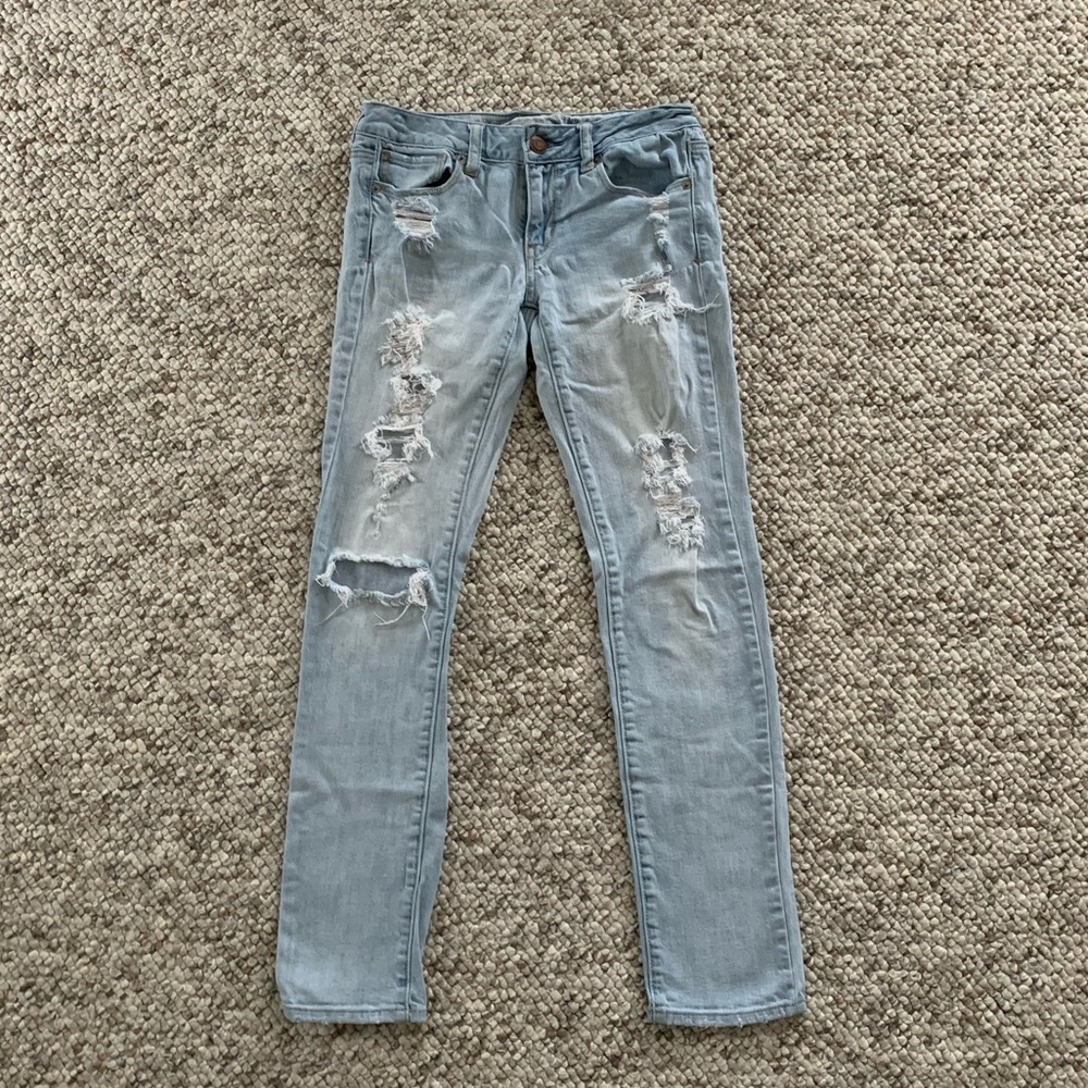 American Eagle Lightwash Ripped Boyfriend Jeans